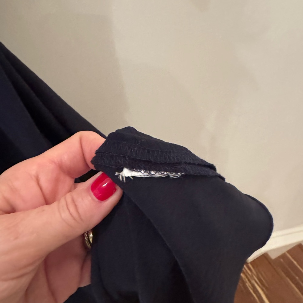 DKNY midnight blue dress with tie belt.
Size 12. (A small 12, like a 10). - Picture 6 of 9